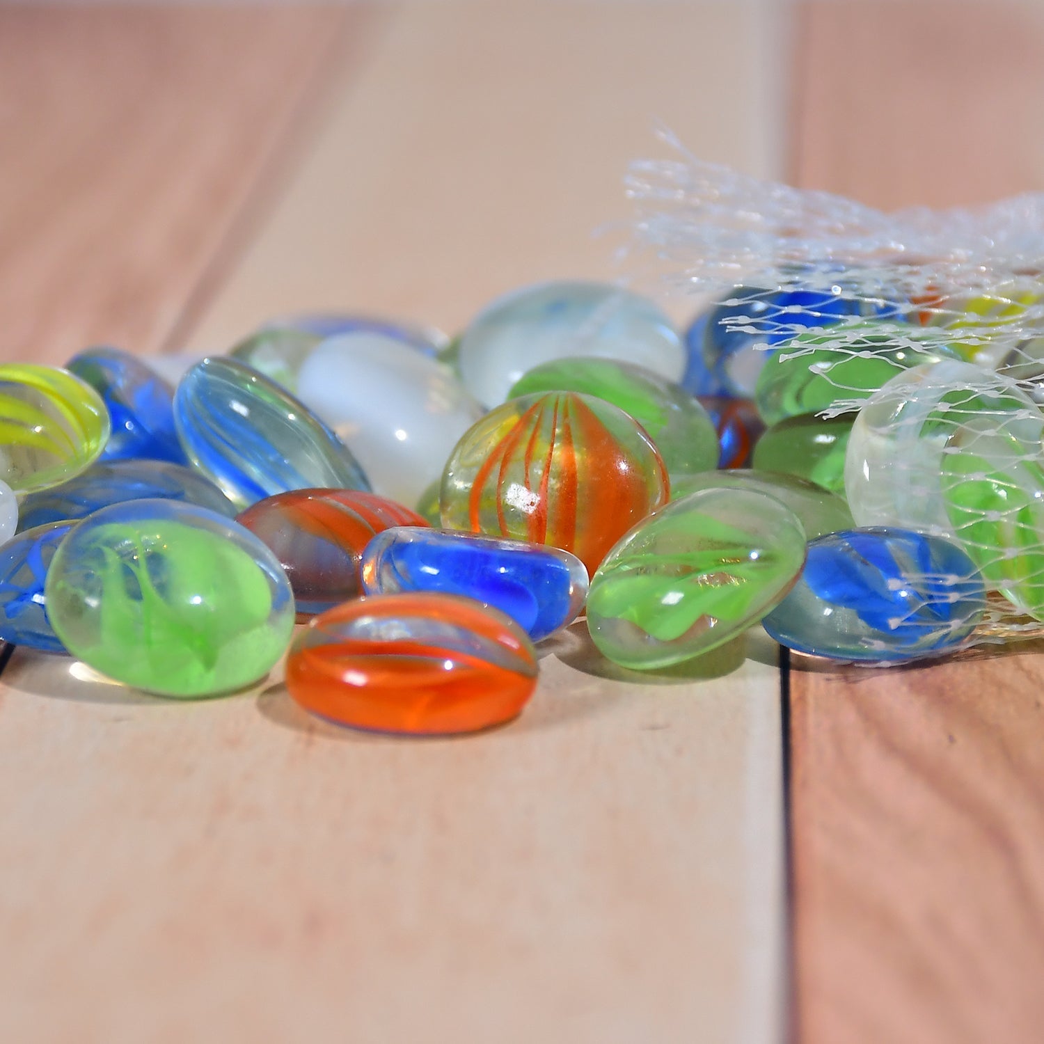 Decorative glass pebbles