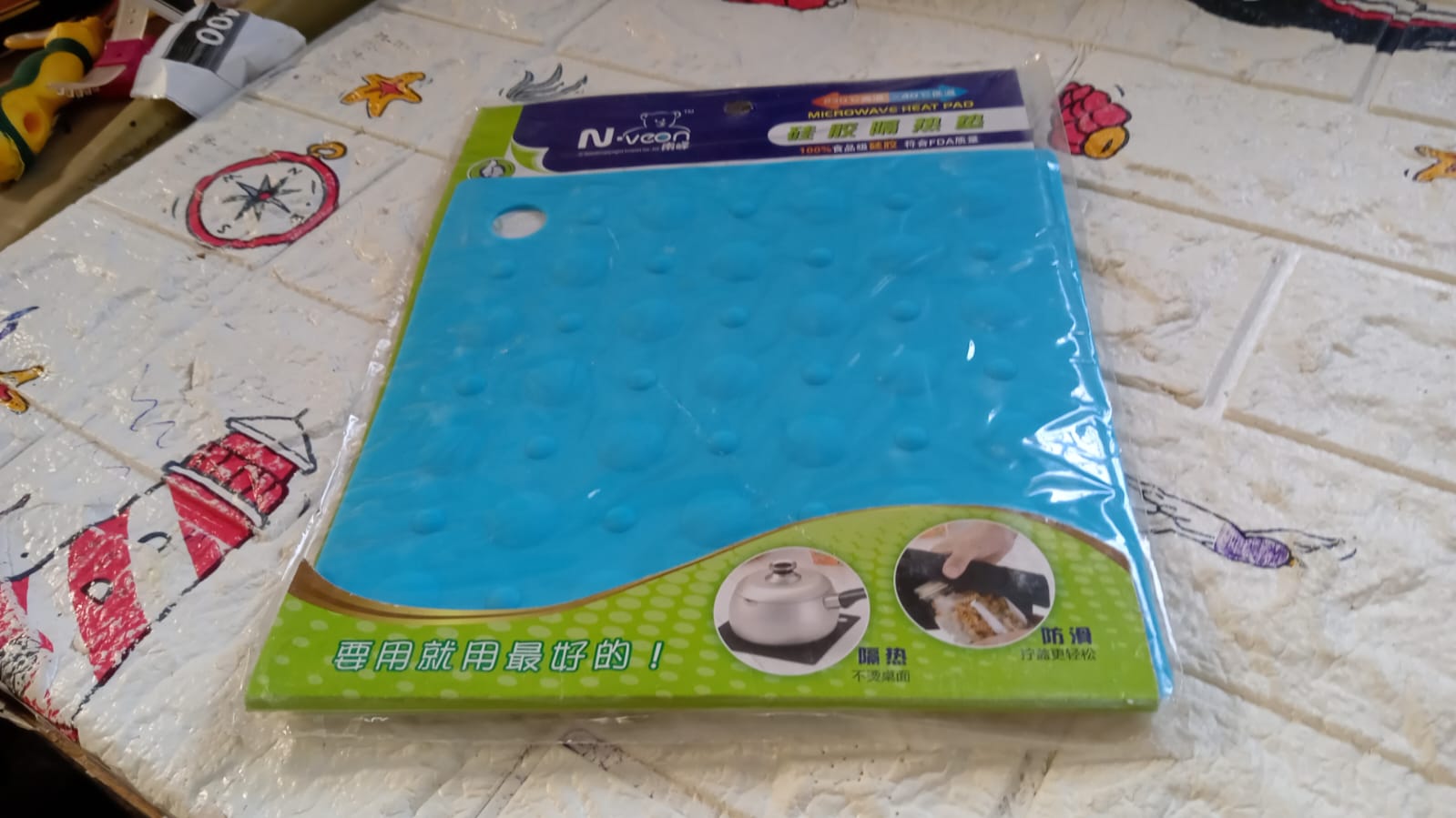 Heat-resistant non-slip pad for hot pots, single piece