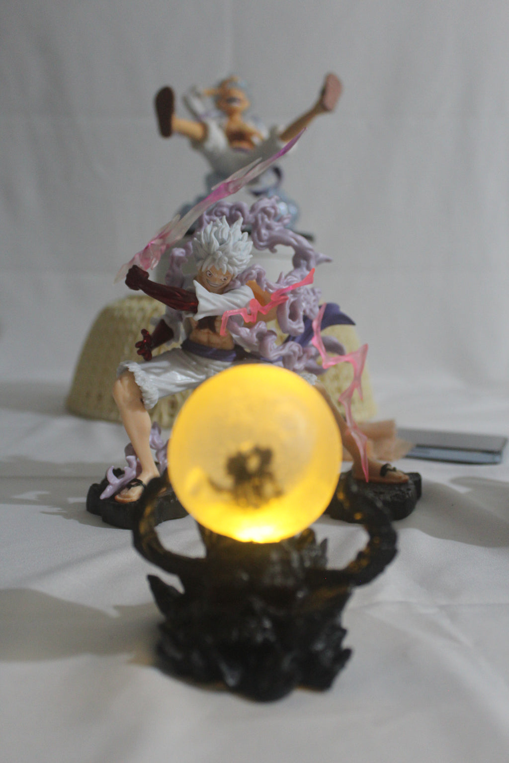 Luffy Gear 5 & Moon Lamp (15 cms)