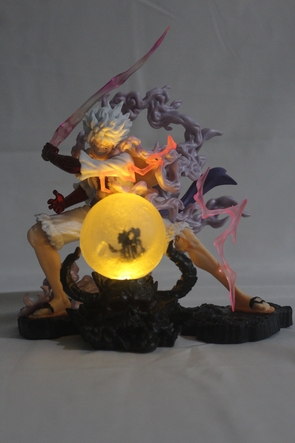 Luffy Gear 5 & Moon Lamp (15 cms)