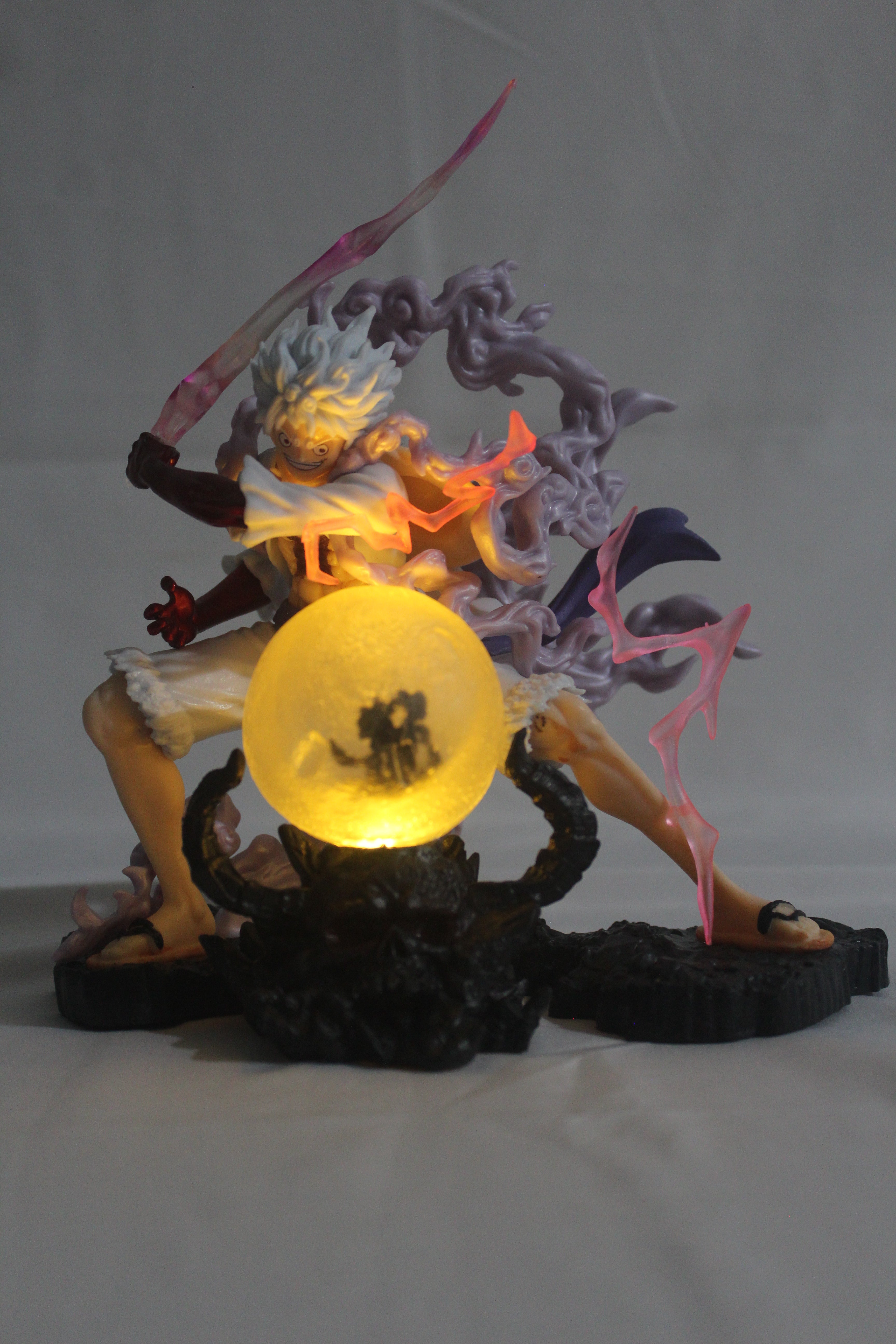 Luffy Gear 5 & Moon Lamp (15 cms)